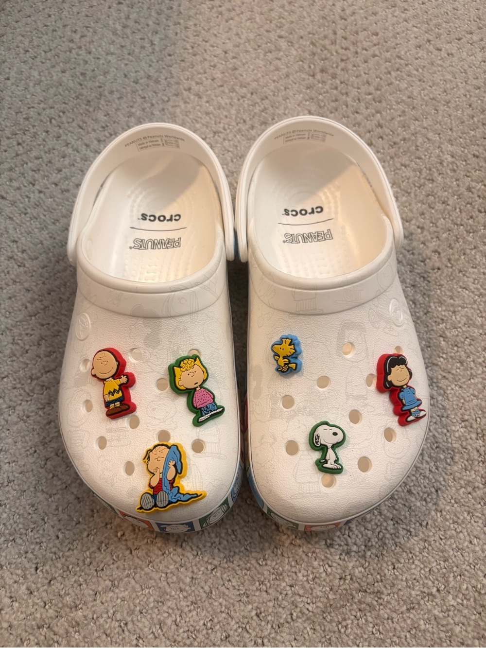 Crocs Adult Classic White Clog with Peanuts Jibbitz